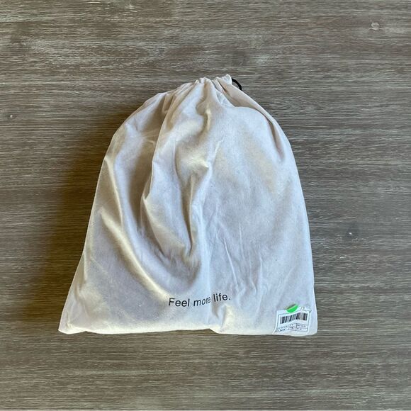 Posee Fuzzy Slippers Black/Off White size 9 NWT
Bundle & save
Quick Shipping - Picture 8 of 8